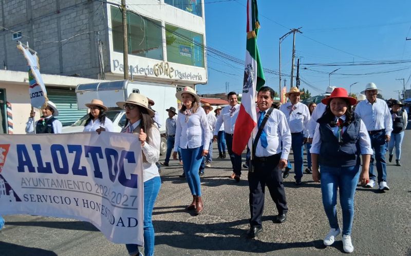 En Xaloztoc se conmemora el 115 Aniversario de la Revolución Mexicana con homenaje cívico y desfile.