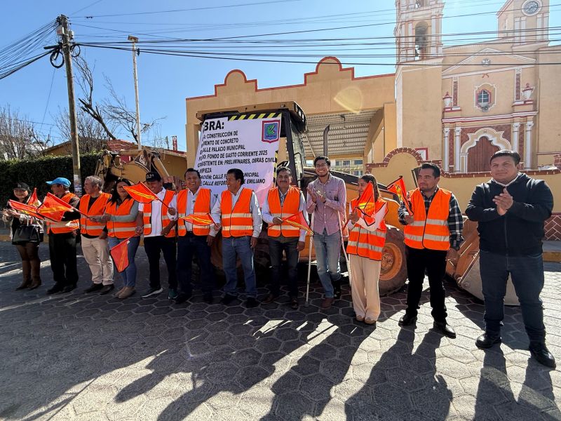 Inicia obra de pavimentación en una de las principales calles del municipio