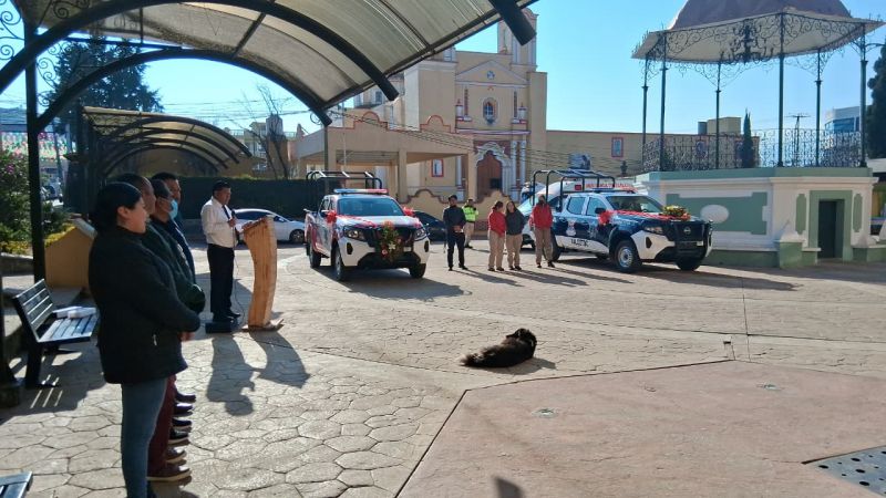 Xaloztoc fortalece la seguridad pública con la entrega de dos nuevas patrullas